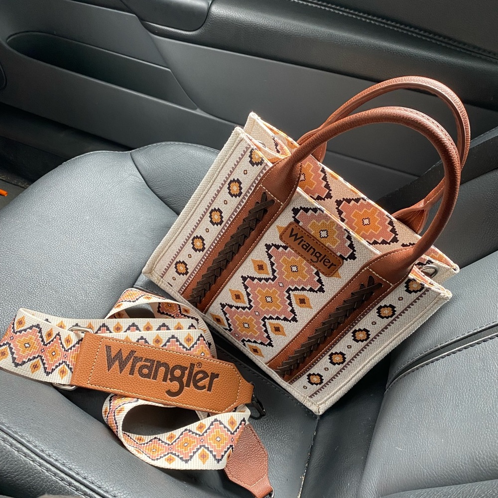 Wrangler Montana west bag with guitar strap.